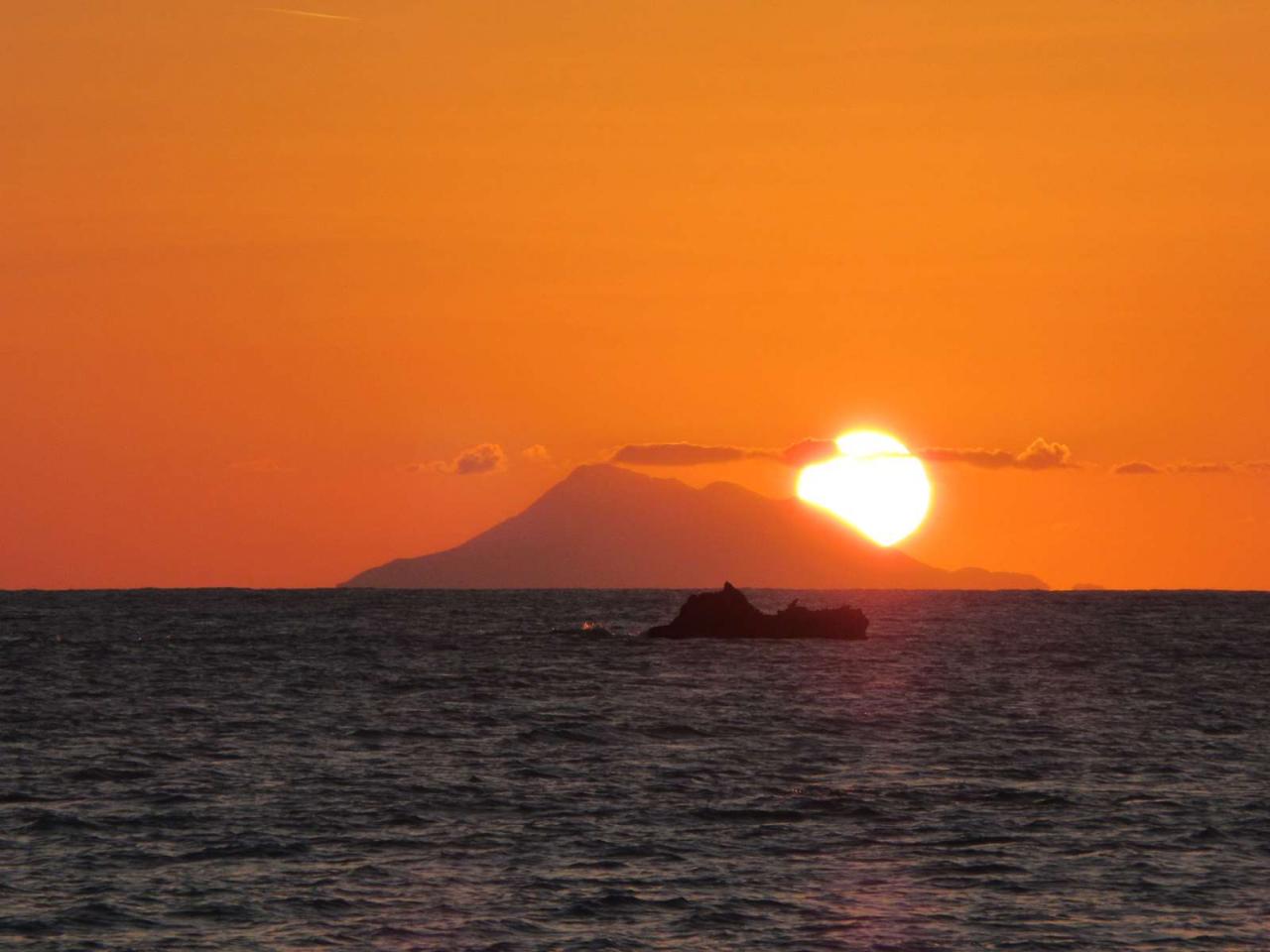 coucher de soleil sur Montserrat